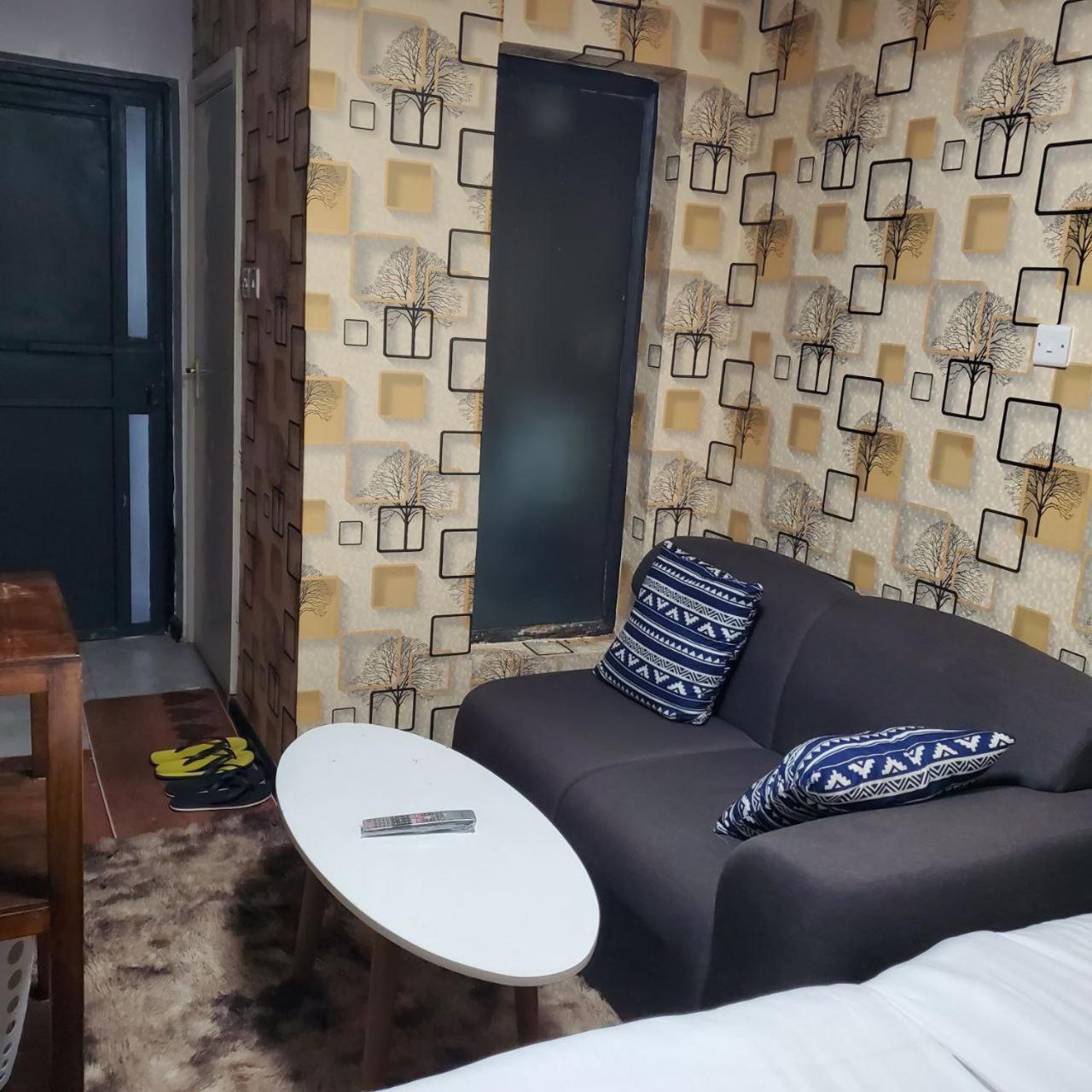 Lovely & Cozy Compact Studio Near Airport With Rooftop View Apartamento Nairobi Exterior foto